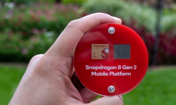По какой цене Qualcomm продаёт один чипсет Snapdragon 8 Gen 2?