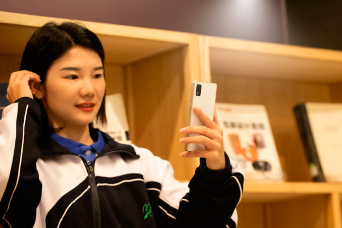Самый маленький смартфон Xiaomi в этом году - какой он?